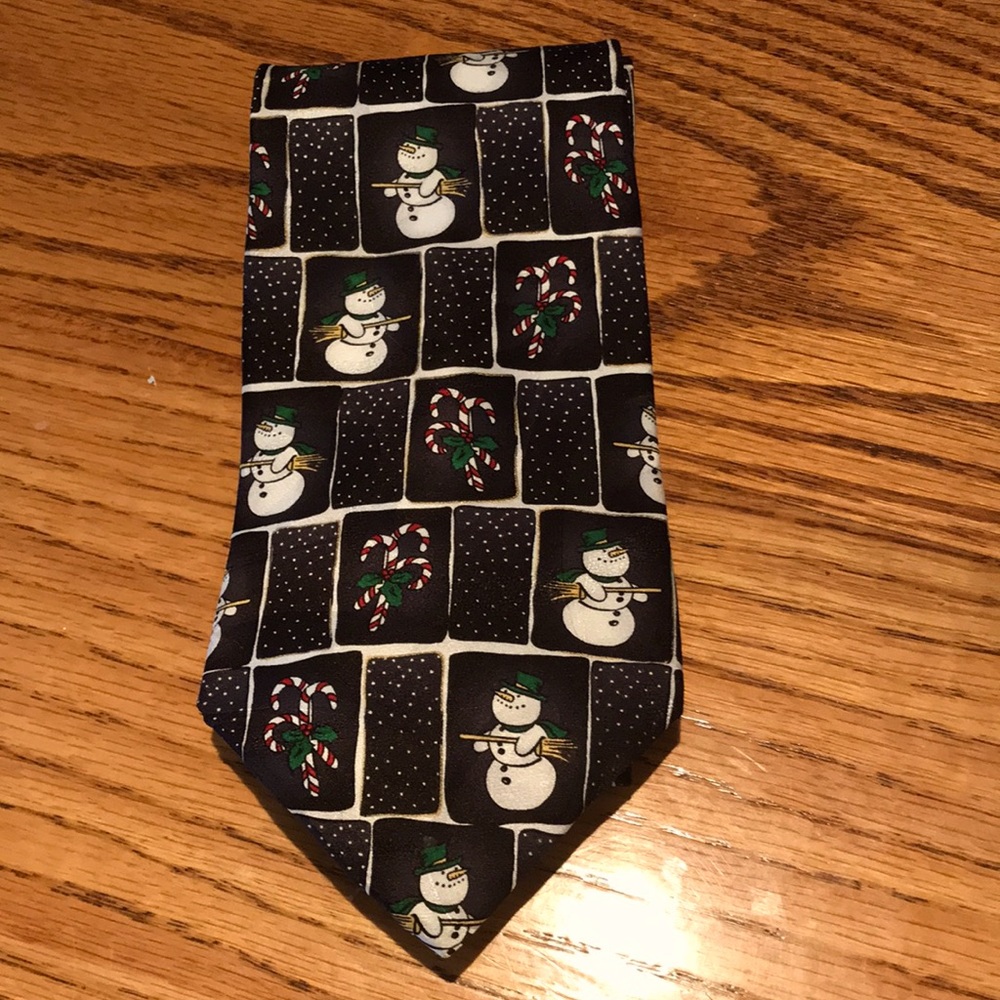 Zylos Gold George Machado Christmas tie 4” witdth.